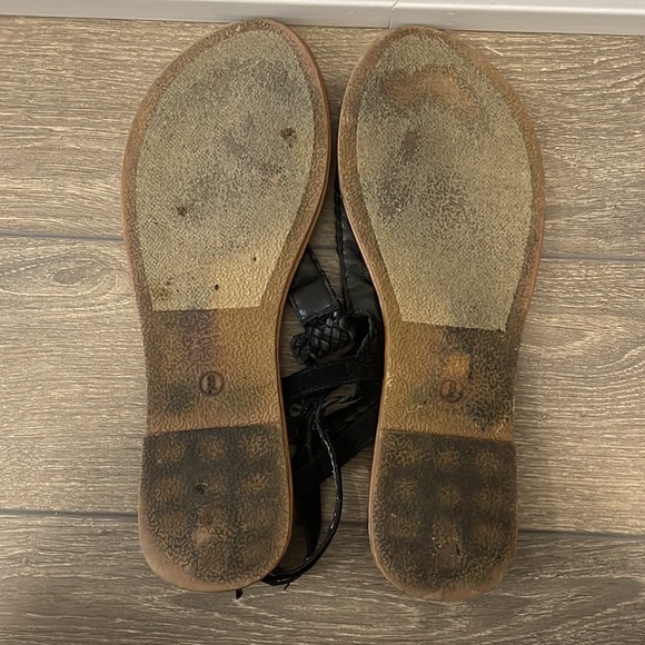 Black and Tan sandals - Picture 4 of 4